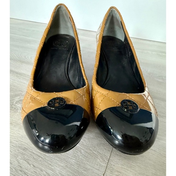 Tory Burch Quilted Patent Leather Cap Toe Heels Tan Black Size 8.5M - Picture 4 of 10
